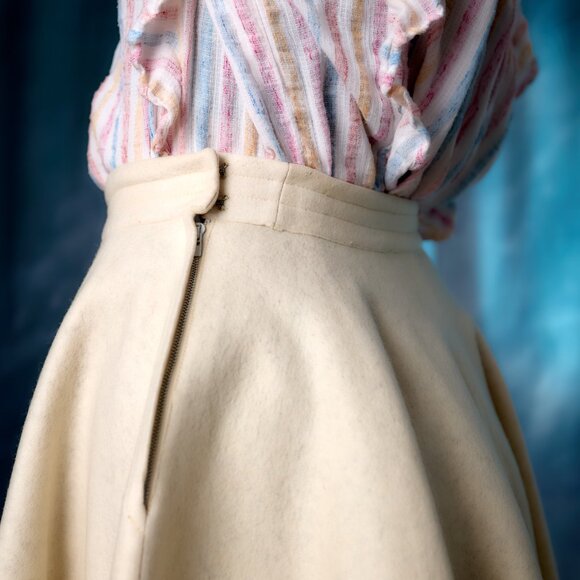 Vintage Cream Felt Poodle Skirt for Xmas - Picture 10 of 11